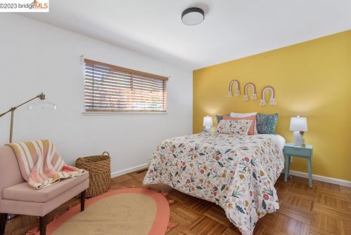 2037 19th Ave, Oakland CA  94606-4153 exterior