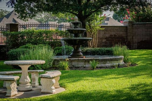 6716 Frankford Rd, Dallas, TX 75252-5841