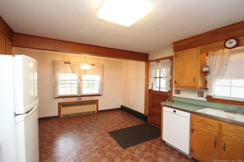 25 Armory St, Manchester, CT 06040-4107