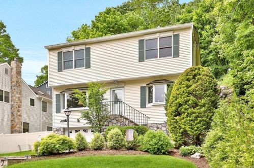 60 Woodland Rd, Pleasantville, NY 10570-1322