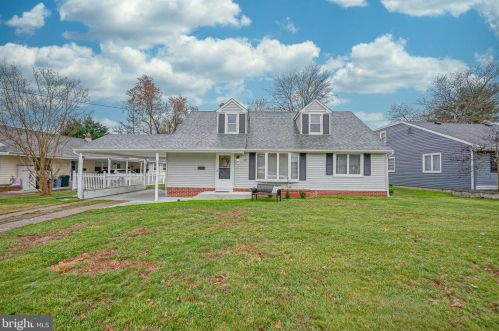 29 Holly Dr, West Deptford, NJ 08096-3320