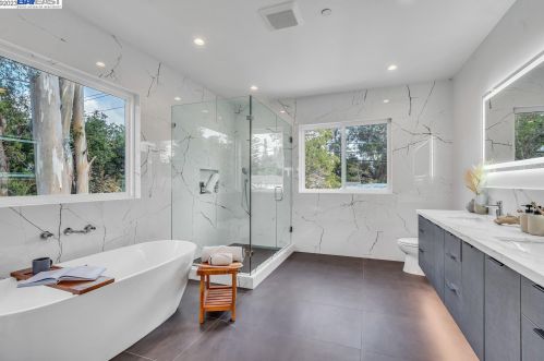 19525 Forest Ave, Hayward CA  94546-3519 exterior