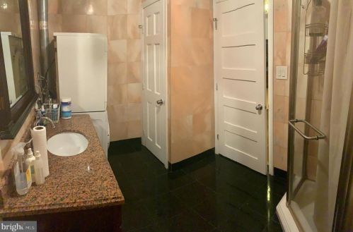 1009 Arch St, Philadelphia PA  19107-2339 exterior