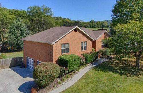 1114 Jacob Spring Blvd, Rockford, TN 37853-3322