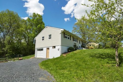 20 Meadow Ave, Washingtonville, NY 10992-1430