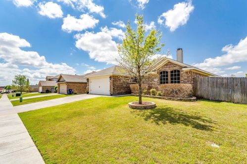 561 Reagan Ln, Burleson, TX 76028-5693