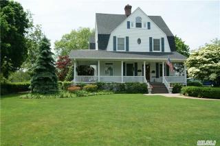 76 Thompson Ave, Babylon, NY 11702-3405
