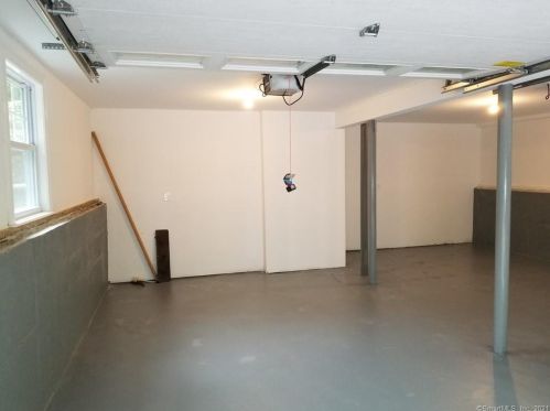 56 Wopowog Rd, East Hampton CT  06424-1673 exterior