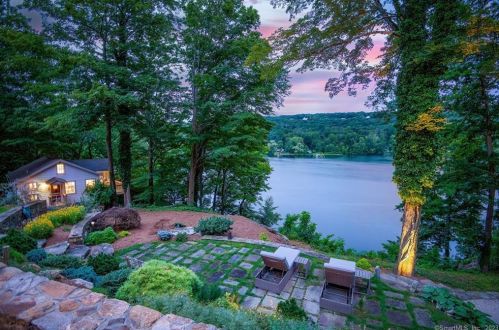 25 Pond Rd, Ridgefield, CT 06877-1927