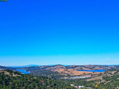 122 El Toyonal, Orinda CA  94563-2133 exterior