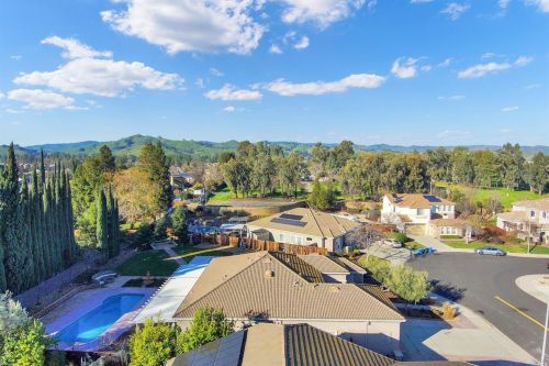 131 Feather Riv Cir, Vacaville CA 95688-8749 exterior