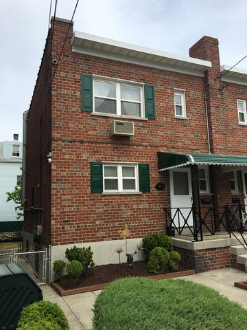1564 Glover St, Bronx, NY 10462-4902