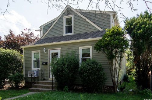 119 Cross St, Floral Park, NY 11003-1312