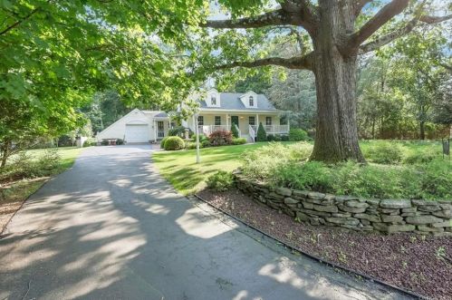 3 Brigitte Ct, Airmont, NY 10901-6403