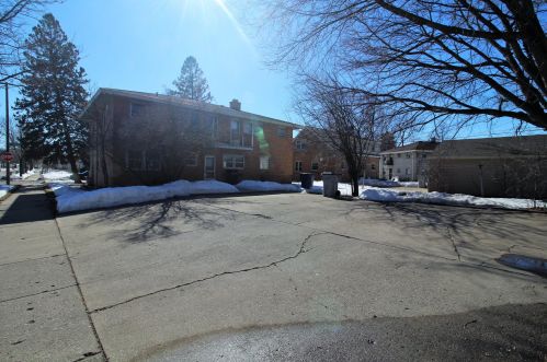 7200 Lakefield Dr, Milwaukee WI  53219-4024 exterior