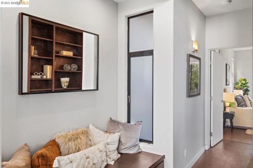 6310 Contra Costa Rd, Oakland CA 94618-2144 exterior