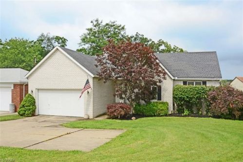 7738 State Rd, Cleveland, OH 44134-6128