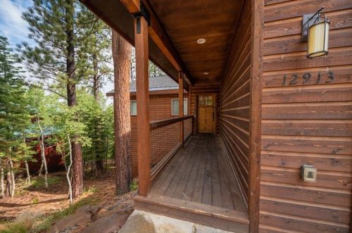 12913 Hillside Dr, Truckee, CA 96161-6332
