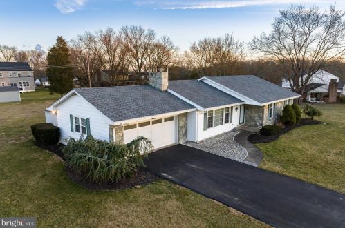 1134 Crestwood Dr, Pottstown PA 19464-2932 exterior