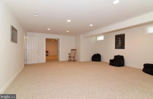 213 Alpine Dr, Leesburg VA 20175-6132 exterior