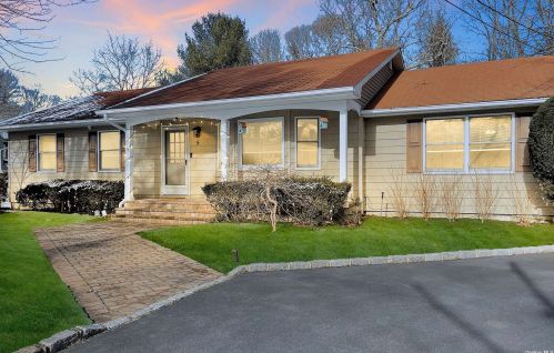 5 Cohrs Ct, Moriches, NY 11955-1801