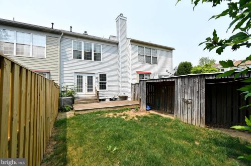 350 Hedgestone Ter, Leesburg VA 20176-4871 exterior