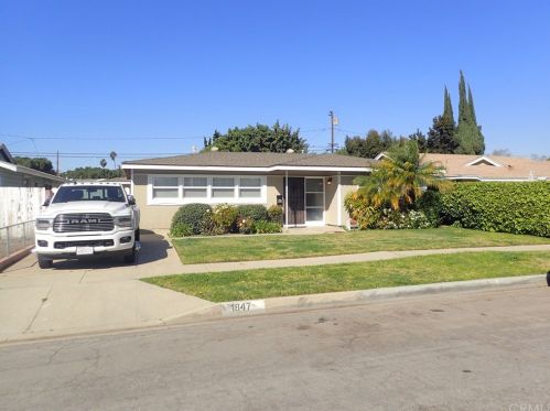 1847 Volk Ave, Long Beach, CA 90815-3632