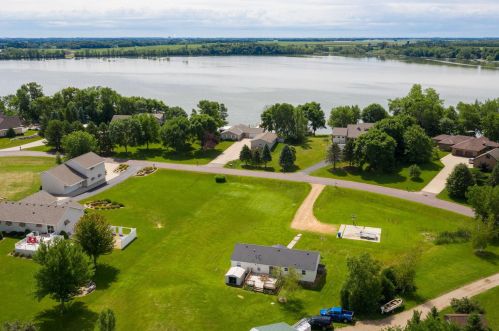 22844 Kopps Ln, Madison Lake, MN 56063-4413