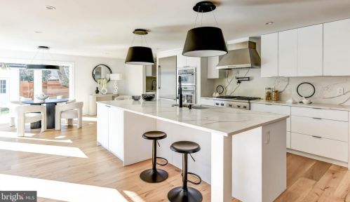 4624 Asbury Pl, Washington DC  20016-4325 exterior