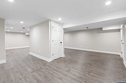 37 Tara Ln, Montville Township NJ  07045-9699 exterior
