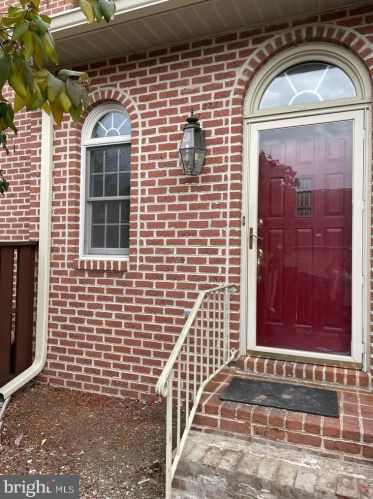 740 Sterling Ct, West Enola, PA 17025-2655