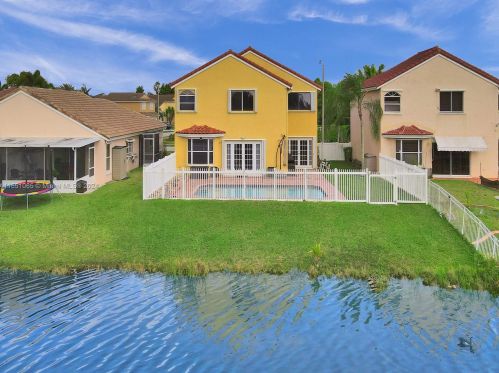 1282 192 Ave, Hollywood FL 33029-5823 exterior