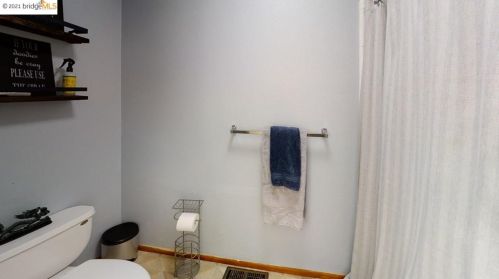 1654 Donner Way, Woodland CA  95695-5564 exterior