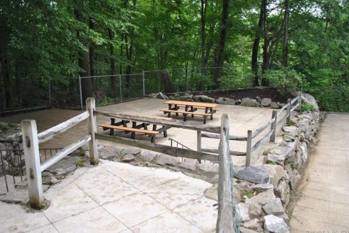 5 Chatham Ct, Brookfield Center CT  06804-2717 exterior