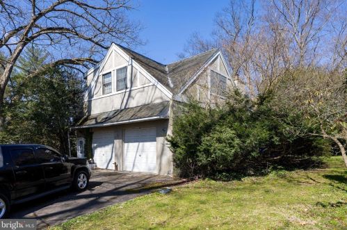 504 Waldron Park Dr, Haverford, PA 19041-1932