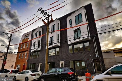 402 Front St, Philadelphia PA  19147-1701 exterior