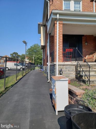 2631 Chestnut Ave, Ardmore PA  19003-2015 exterior
