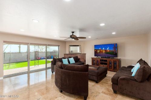 7025 Camino De Fosforo, Tucson, AZ 85718-1052