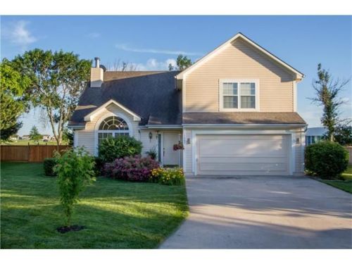 1007 1st St, Louisburg, KS 66053-6406
