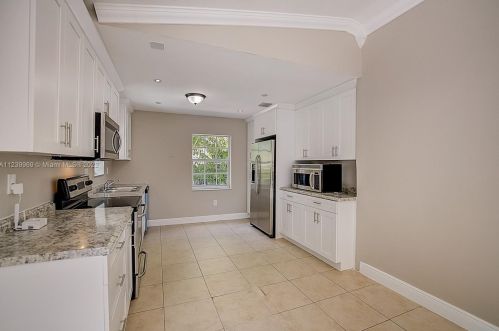 5730 199 St, Hialeah FL  33015-4933 exterior