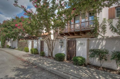 261 Casa Blanca Ave, Fort Worth, TX 76107-7720