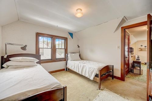 239 60, Milwaukee WI 53219-2131 exterior