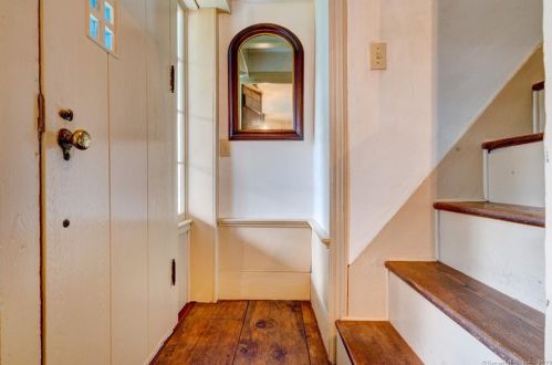 35 Smith St, Middletown CT  06457-1740 exterior