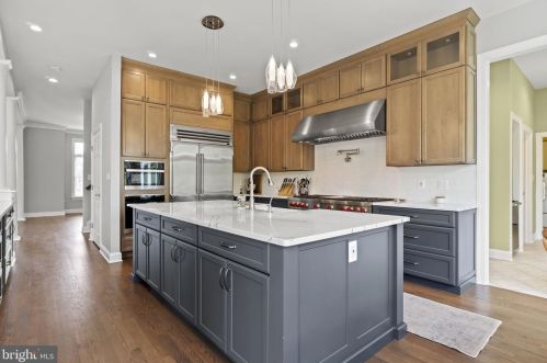 17621 Stonegait Ct, Round Hill VA  20141-2264 exterior