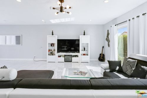 1840 Sandcliff Rd, Palm Springs CA  92264-4844 exterior
