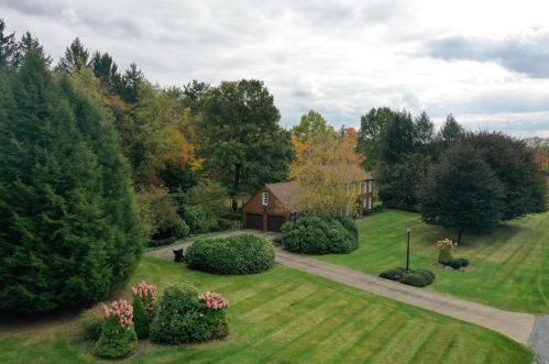 11 Indian Path, Grove City, PA 16127-4239