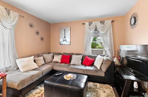 242 Clifton St, Wallingford CT  06492-4001 exterior
