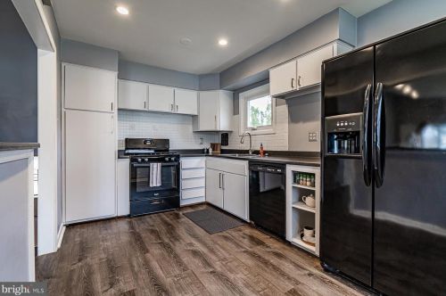 410 Crossfield Rd, Norristown PA 19406-2363 exterior