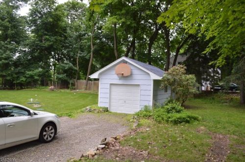 63 Woodland Rd, Dover, NJ 07869-4136