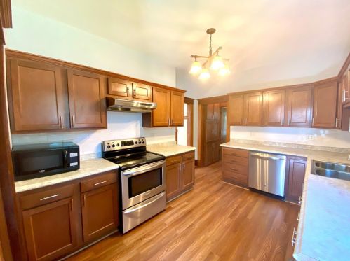 706 Broadway Ave, Le Roy, MN 55951-6754